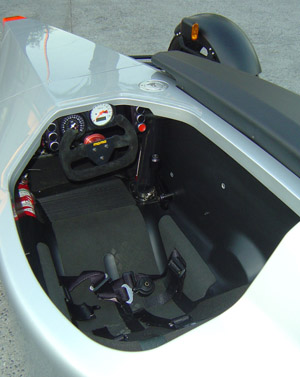 SUB G1 3 Wheeler interior