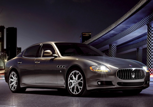 Maserati Quattroporte at night