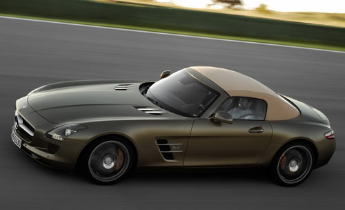 Mercedes have finally revealed the SLS AMG Roadster in its full production 