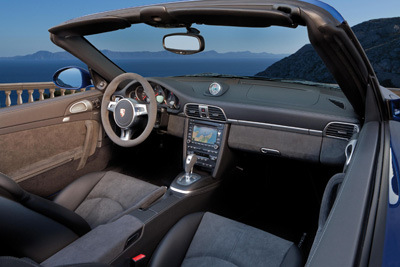 Porsche 911 Carrera 4 GTS interior