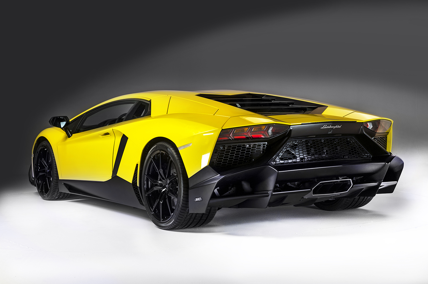 http://www.diseno-art.com/news_content/wp-content/uploads/2013/04/Lamborghini-Aventador-LP-720-4-50-Anniversario-2.jpg