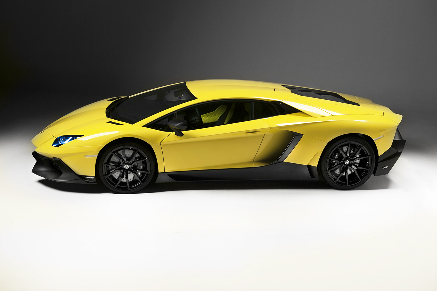 http://www.diseno-art.com/news_content/wp-content/uploads/2013/04/Lamborghini-Aventador-LP-720-4-50-Anniversario-3.jpg