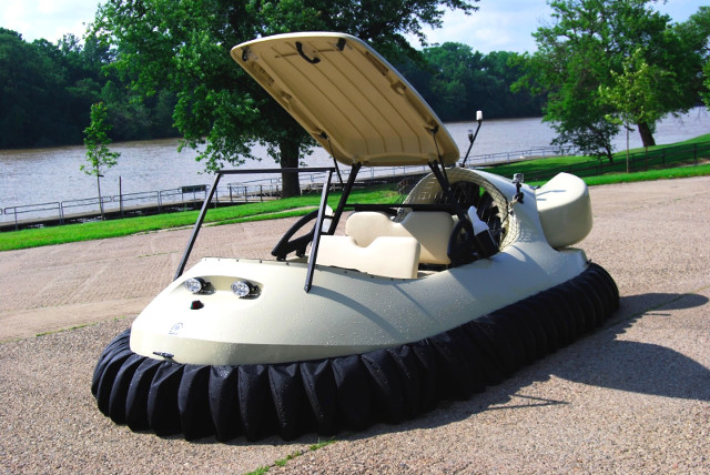 http://www.diseno-art.com/news_content/wp-content/uploads/2013/07/golf-cart-hovercraft-1.jpg