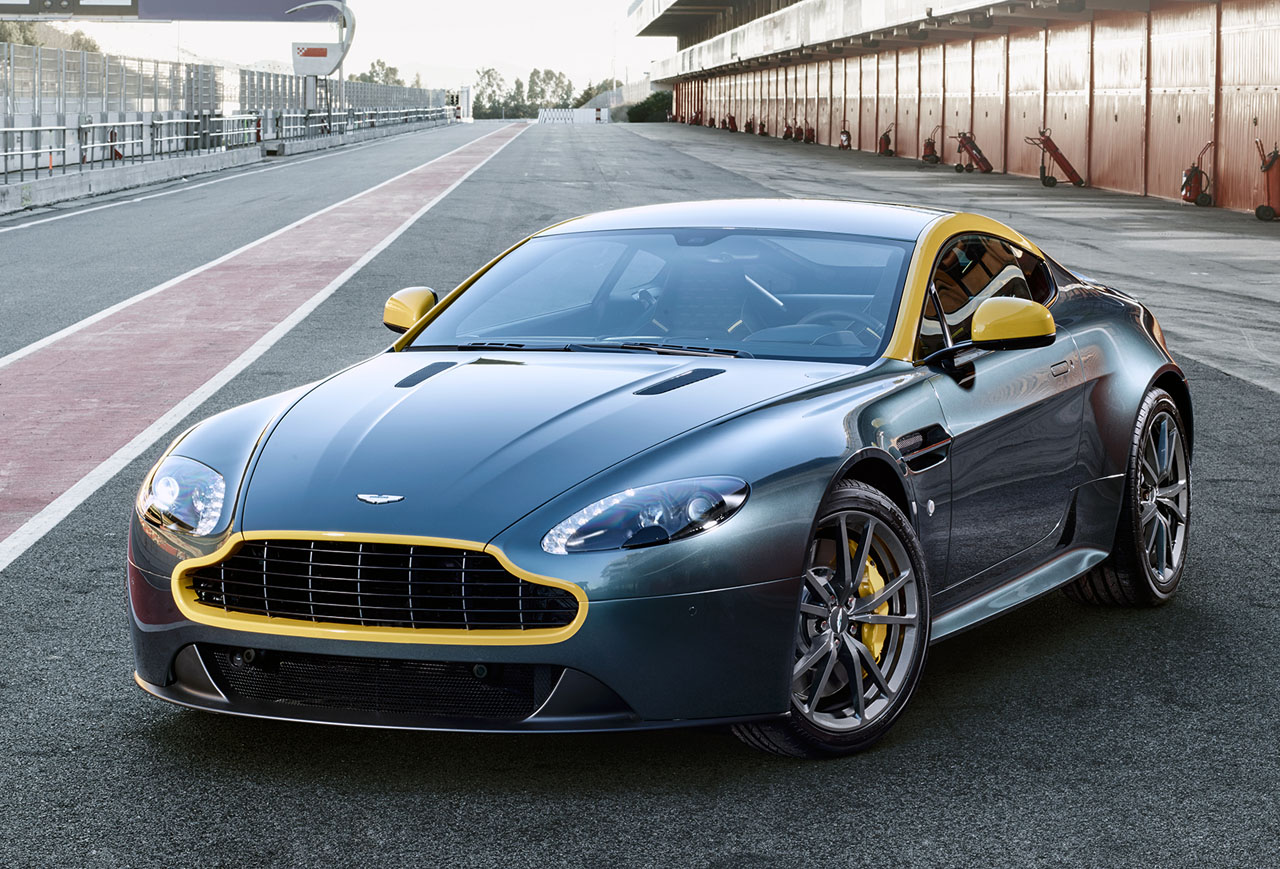 aston martin v8 vantage 
